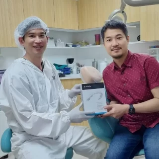 清迈 Dentalme 专业牙医与隐适美患者